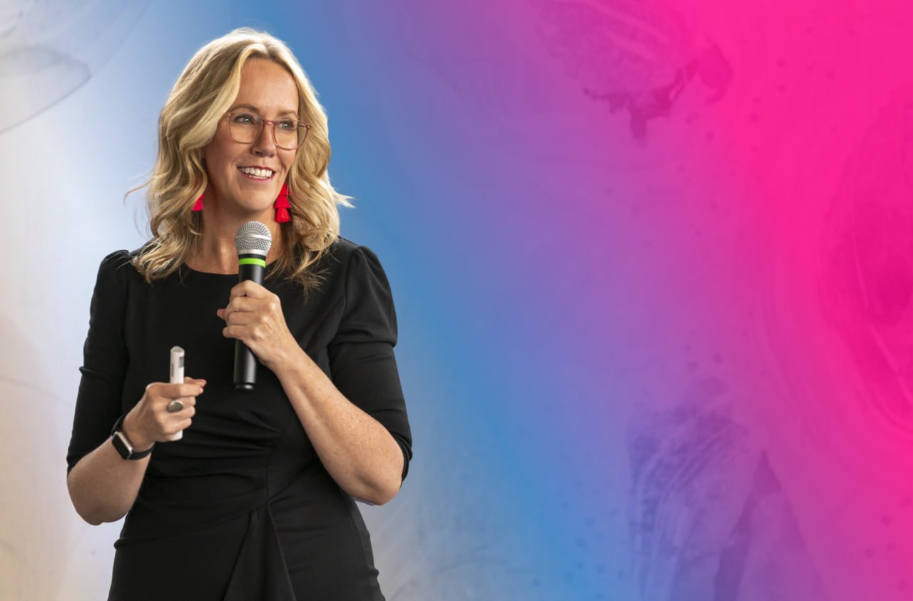 Shawna Suckow CSP keynote speaker on stage at small business conference