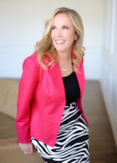 Shawna Suckow headshot 4